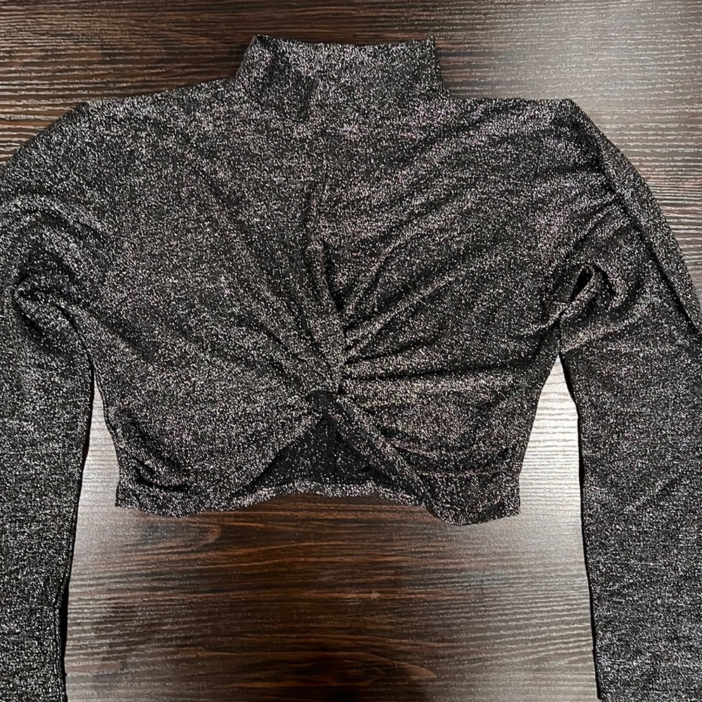 Super cute crop in granite / black